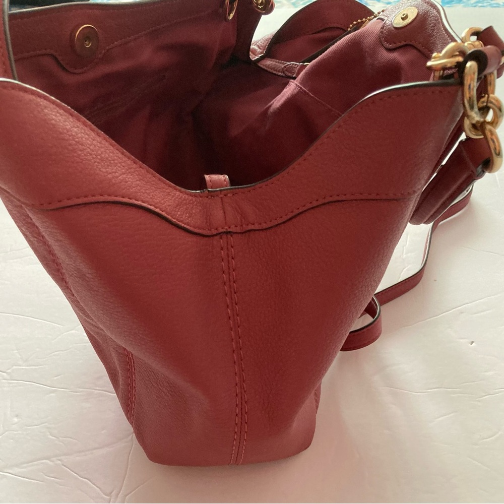 Coach Red Leather Shoulder/Crossbody Bag with Gold Accents magnetic snap closure - Picture 6 of 12